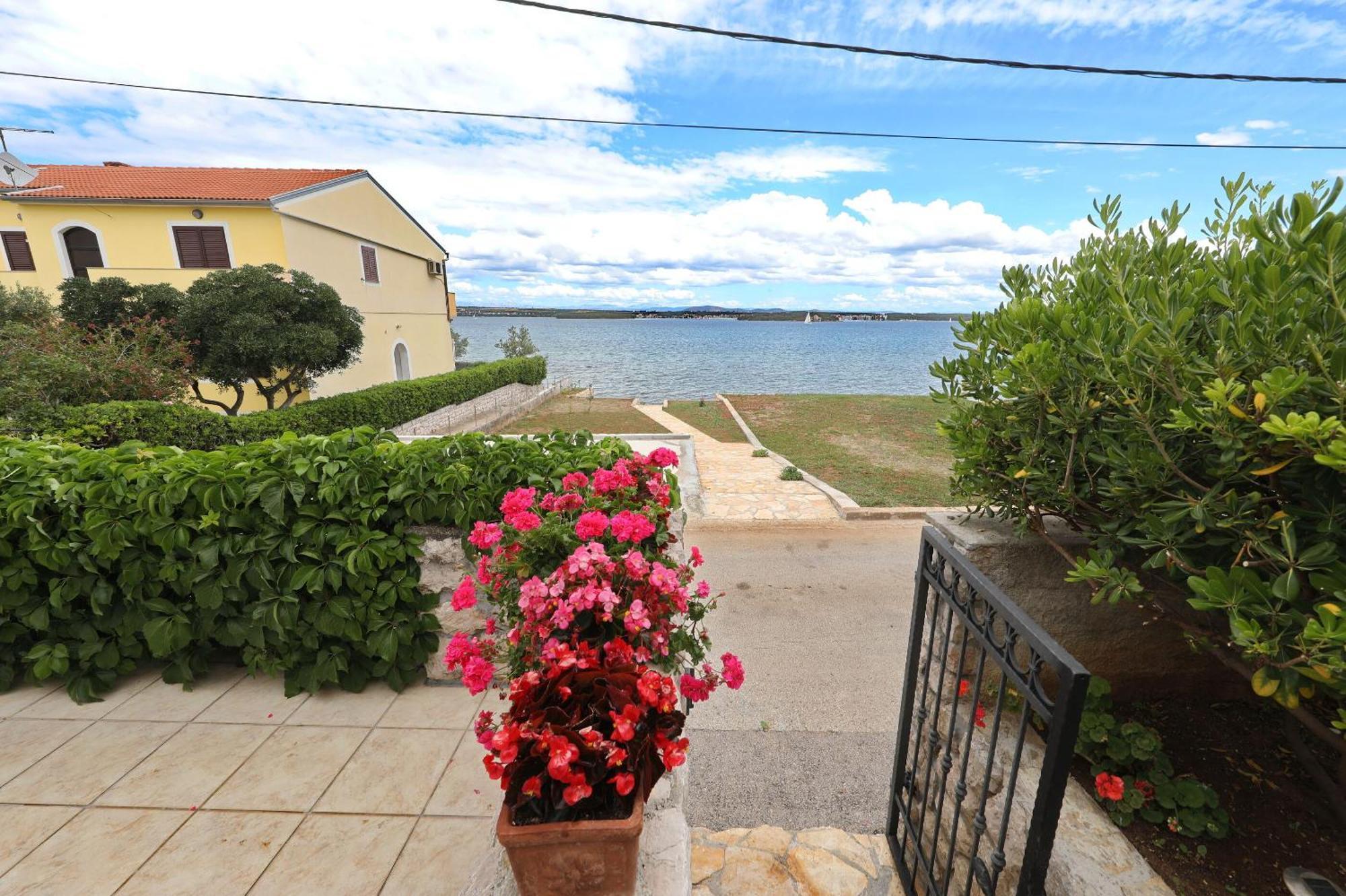 Apartment Blazenka - 20M From The Sea Tkon Buitenkant foto